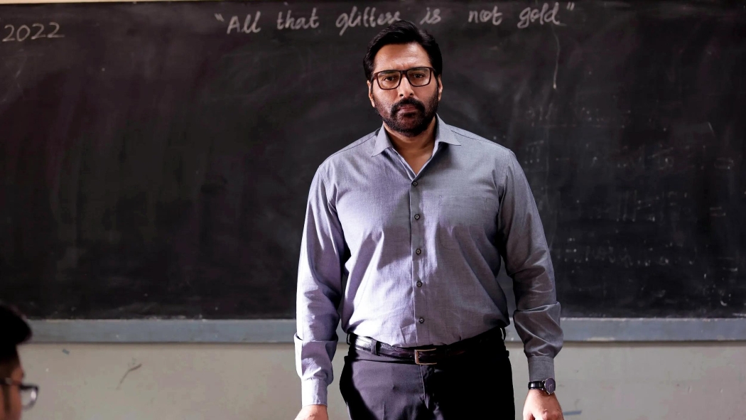 Nirangal Moondru izle